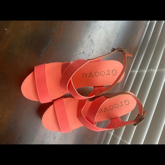 Groove - Picture 3 of 5